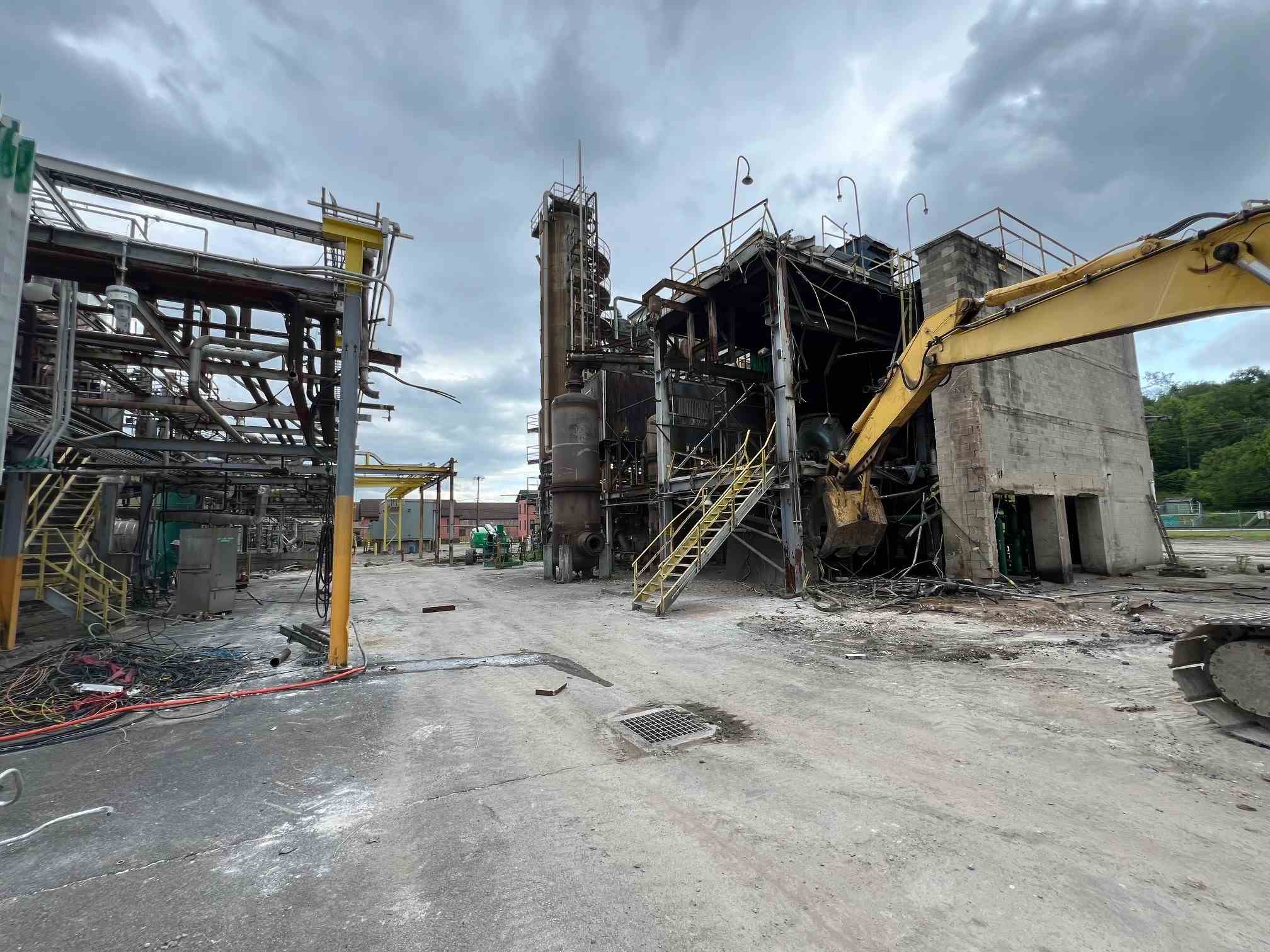Safe & Efficient Decommissioning — Nitric Acid Plant and Ammonium Nitrate Neutralizer
